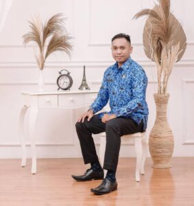 Jefrison Laoe, alumni Universitas Doktor Nugroho Magetan dari Kupang yang kini menjadi ASN